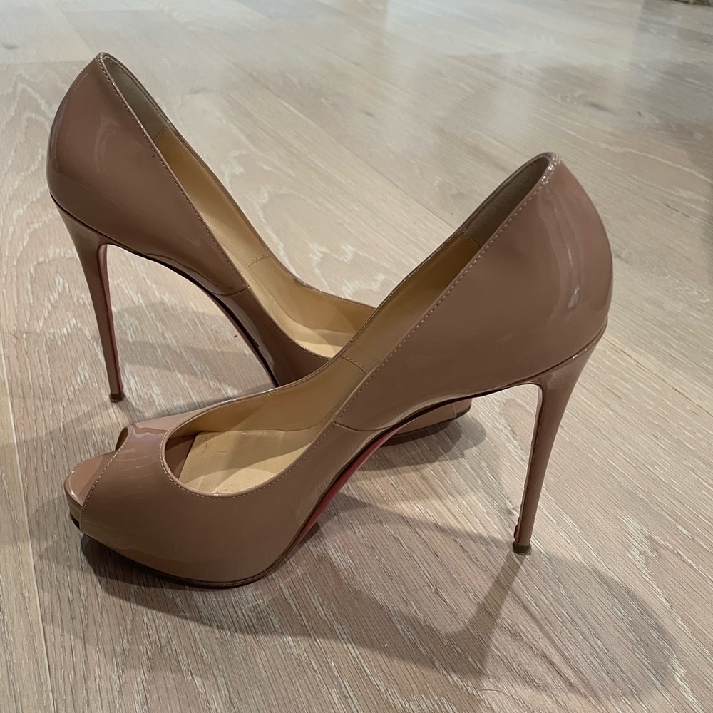 Louboutin nude patent heels size 38 gently worn in box